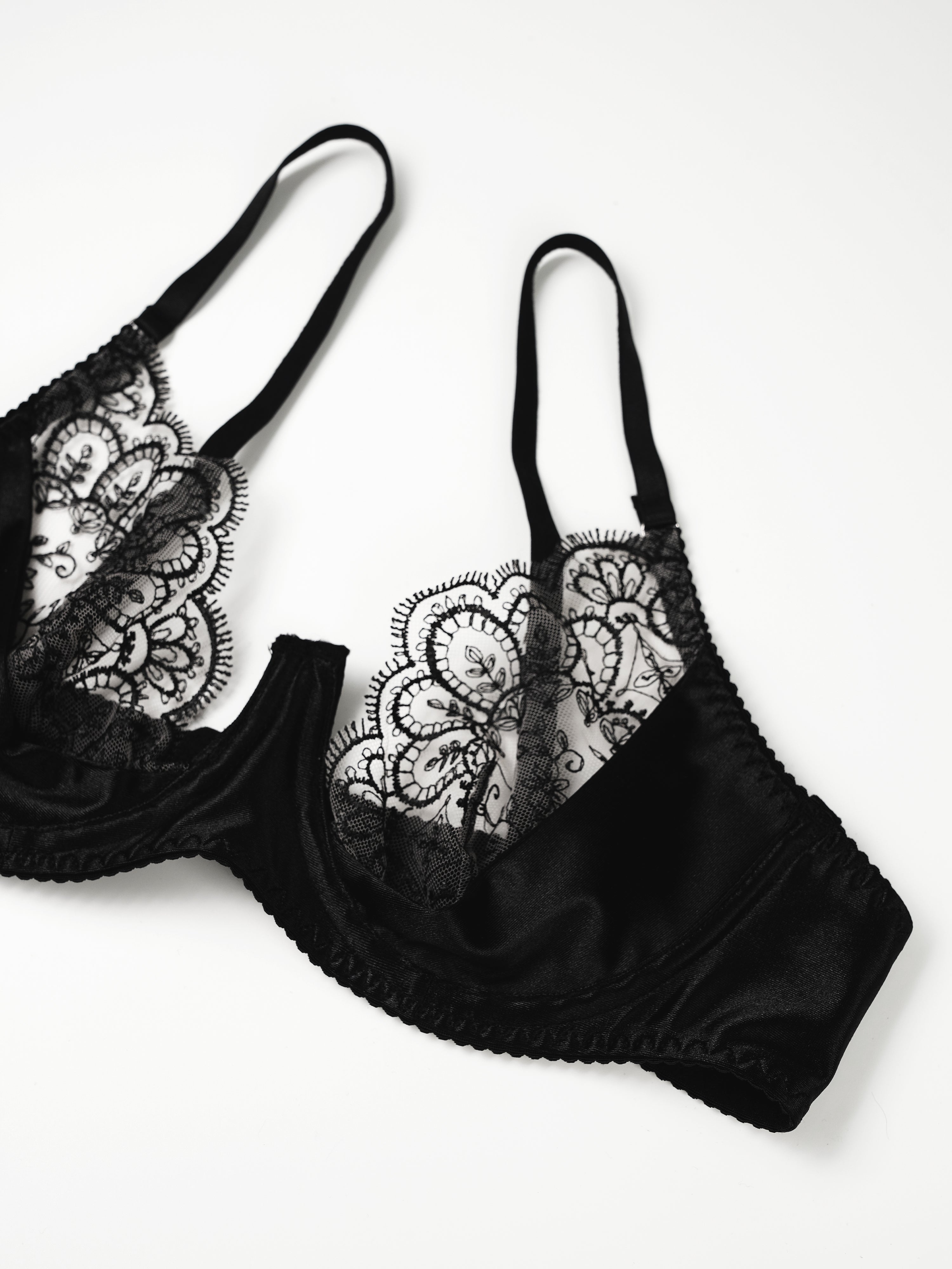 Liora Black Floral Wave Garter Set