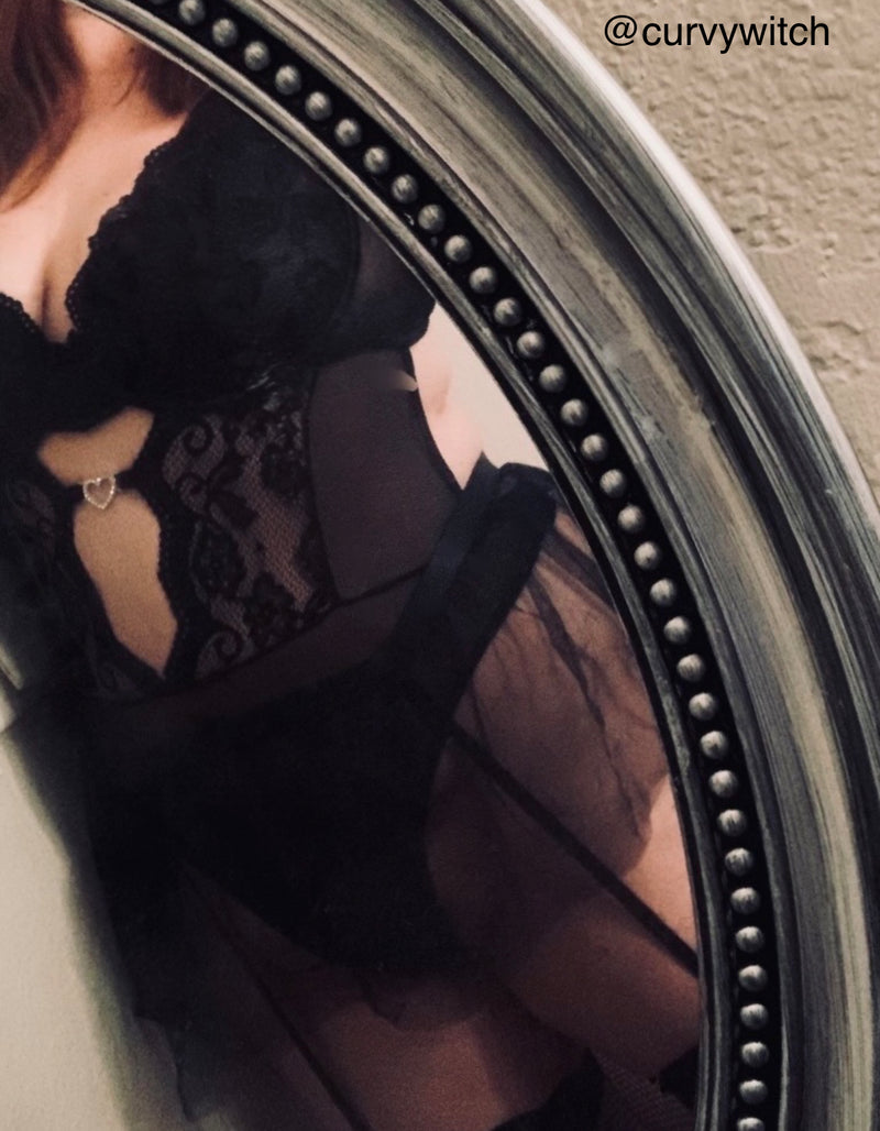 @curvywitch